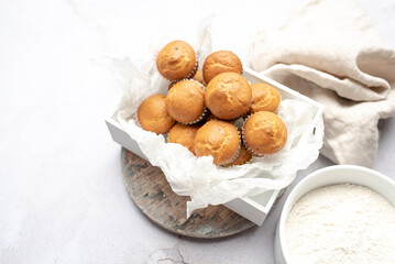 Fototapeta na wymiar Mini muffins in paper cupcake holder on the wooden tray