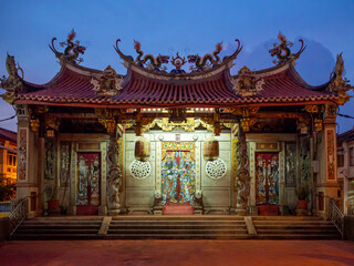 Naklejka premium Penang taoist temple art and architecture. God and dragon statues and paintings. Malaysia