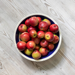 apples in a bowl