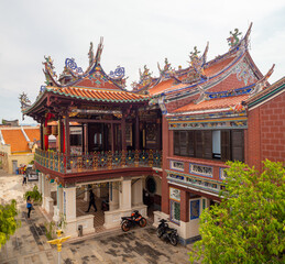 Naklejka premium Penang taoist temple art and architecture. God and dragon statues and paintings. Malaysia