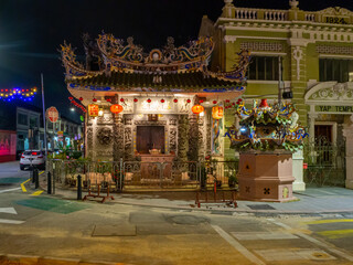 Fototapeta premium Penang taoist temple art and architecture. God and dragon statues and paintings. Malaysia