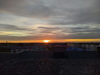 Obraz premium dawn over a small and calm city view from the roof of a multistory building