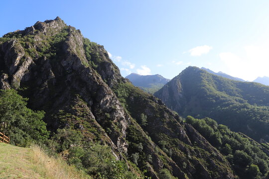 Castilla Y León. León. Valdeón. ¿Por Qué Subir Montañas- Porque Están Ahí. [George Mallory]