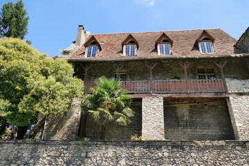 Fototapeta na wymiar Maison médiévale appelée Maison Batcave à Orthez