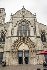 Fototapeta premium Eglise Saint-Pierre (Church of St. Peter) - a medieval church situated in the heart of Old Bordeaux at Place Saint-Pierre. Bordeaux, France.