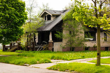 Fototapeta na wymiar Abandoned Home in Detroit, Michigan. This is a deserted building in a bad part of town. Detroit, Michigan, USA.
