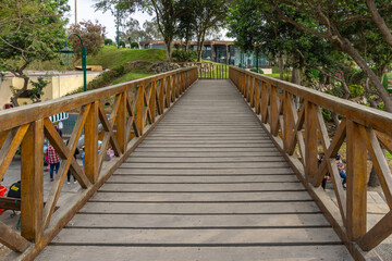 Fototapeta na wymiar wooden path of a bridge