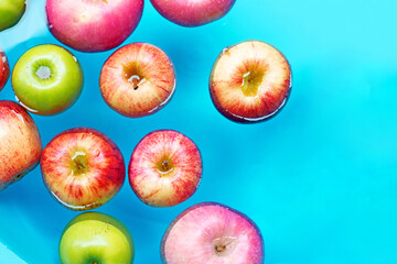 Washing fresh apples in the water