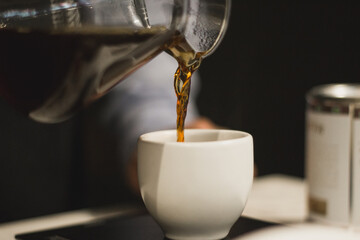 Sirviendo café