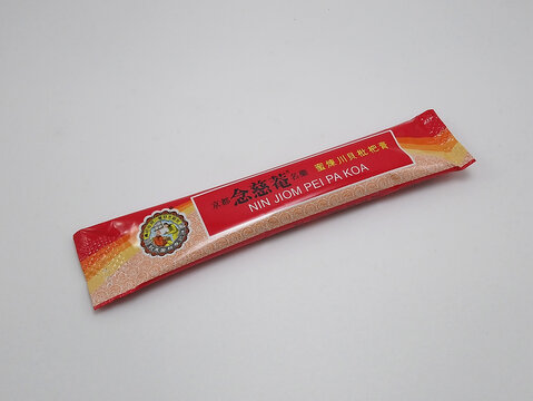 Nin jom pei pa koa cough syrup sachet in Manila, Philippines