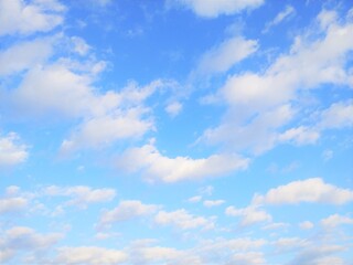 秋　千切れ雲　背景イメージ