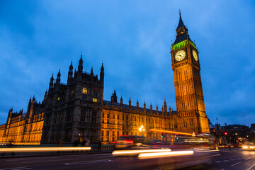 Fototapeta na wymiar イギリス　ライトアップされたロンドンのウェストミンスター宮殿とビッグ・ベン 
