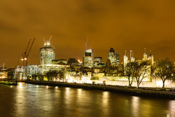 イギリス　ロンドンのタワーブリッジからの夜景
