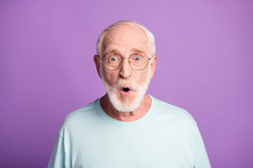 Portrait of shocked old man wear casual cloth eyeglasses open mouth isolated on purple color background
