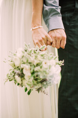 bride holding bouquet