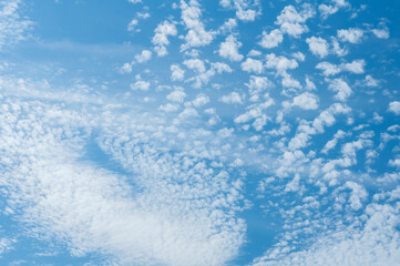 Fototapeta na wymiar White clouds on blue sky as cloudy background