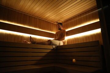 Dojrzały mężczyzna w saunie © marriaci_photo