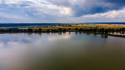 stawy rybne na Śląsku w Polsce z lotu ptaka, odbicie nieba w tafli wody
