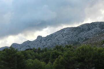 Obraz premium Vue sur la Sainte Victoire