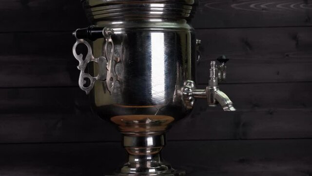 Rotating a samovar made of metal