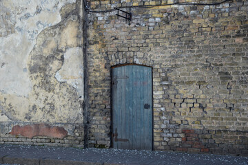 Fototapeta na wymiar Doors in an old building