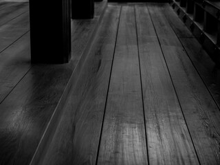 きれいに磨かれた木の床