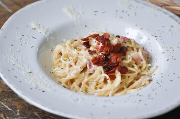 spaghetti or spaghetti carbonara