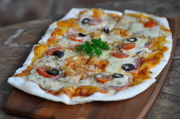cheese pizza, ham and cheese pizza with tomato