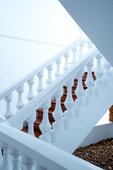 白い階段