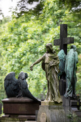 Obraz premium Gräber mit Friedhofsfiguren, Engel, , auf dem Melatenfriedhof, Köln