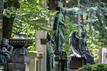 Gräber mit Friedhofsfiguren, Engel, , auf dem Melatenfriedhof, Köln