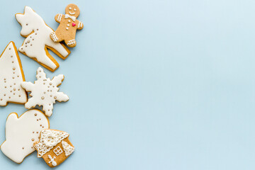 Fototapeta na wymiar White Christmas cookies with gingerbread men, top view