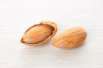 殻付きアーモンド