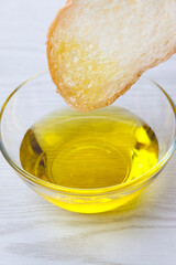 フランスパンとオリーブオイル