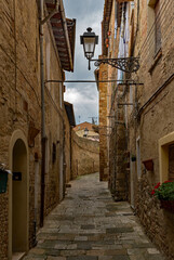 Einsame Gasse in der Altstadt von Colle di Val d'Elsa in der Toskana in Italien 