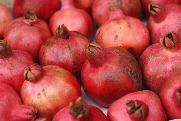 Fototapeta na wymiar Ripe juicy pomegranates on the market macro 