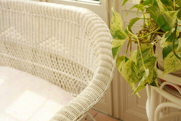 ガーデンルームの籐の椅子