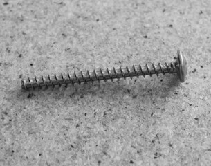 Parafuso com rosca de metal pra consertos, fixação, construção, reparo, carpintaria,...