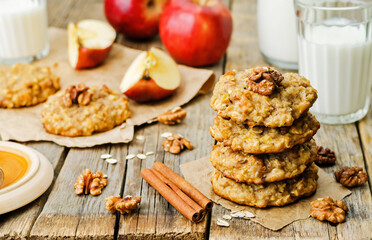 apples oats cinnamon cookies on a wood background