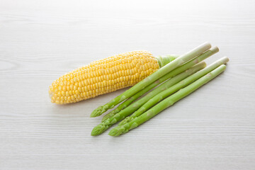 トウモロコシとアスパラ