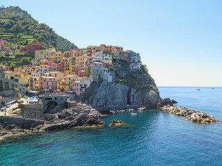 Fototapeta na wymiar Beautiful view of Manarola, a colorful italian village in the Cinque Terre, Italy