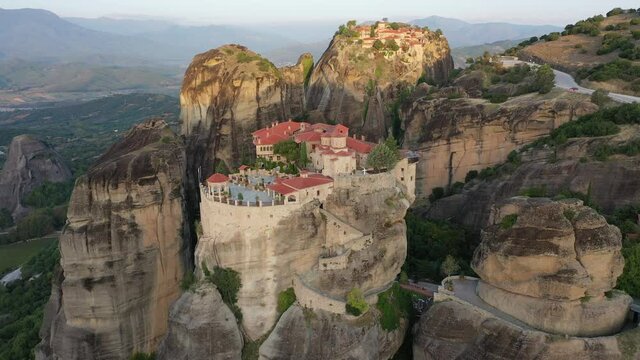 Meteora Monasteries from above | Meteora Kl&ouml;ster in Griechenland aus der Luft