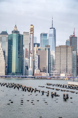 Obraz premium new york city skyline on a cloudy day