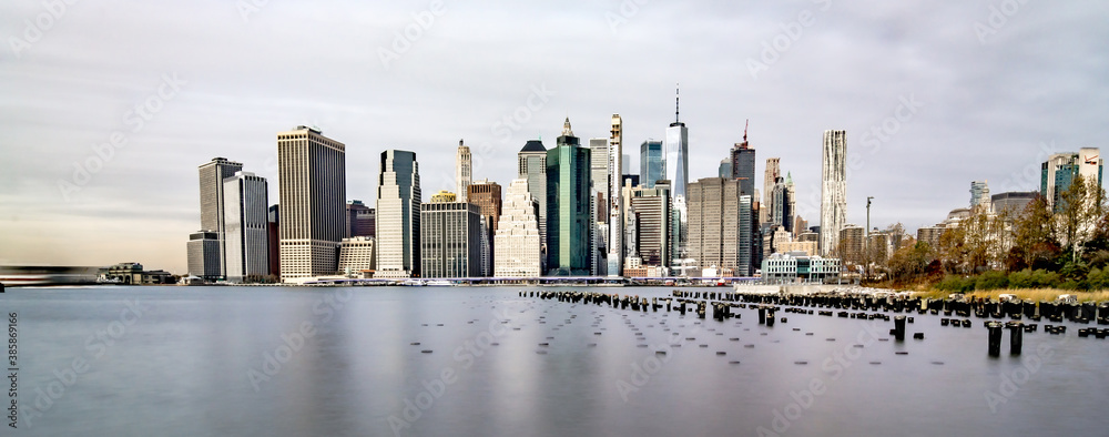 Wall mural new york city skyline on a cloudy day