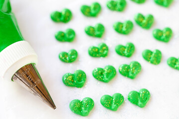 Green Icing Hearts with Metal Piping Tip and Icing bag