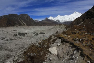 Photo sur Plexiglas Cho Oyu Vue depuis la moraine du plus long glacier de l& 39 Himalaya - Glacier Ngozumba près de Gokyo, avec vue panoramique sur la glace, Gokyo Ri et Cho Oyu - Everest Trek, Sagarmatha Khumbu, Népal