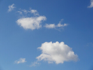 Obraz na płótnie Canvas 白い雲と青空