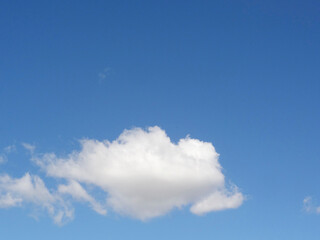 白い雲と青空