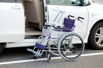 Fototapeta premium 自動車と車椅子