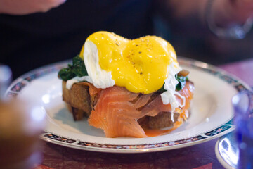 Smoked salmon and spinach eggs benedict